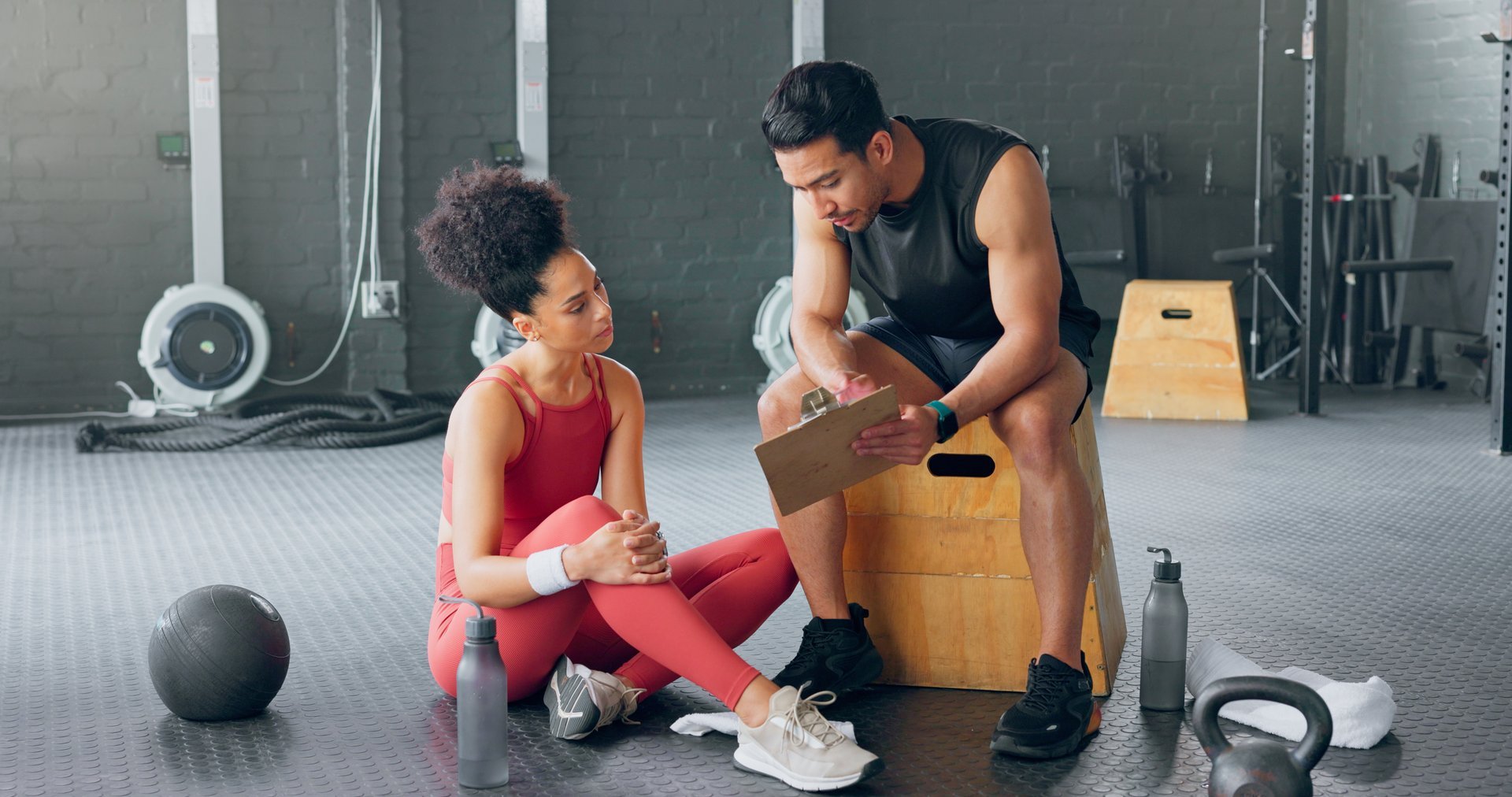 Personal trainer working with client